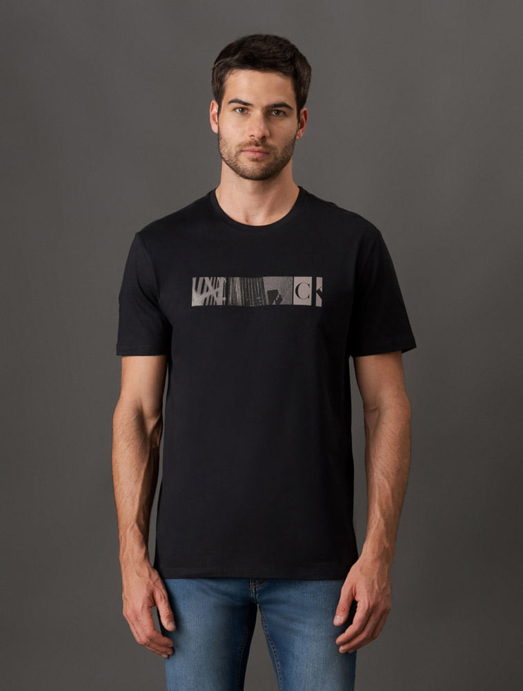 CM5OC01TC691_0987_1-CAMISETA-MC-CKJ-MASC-CITY-FRAMES