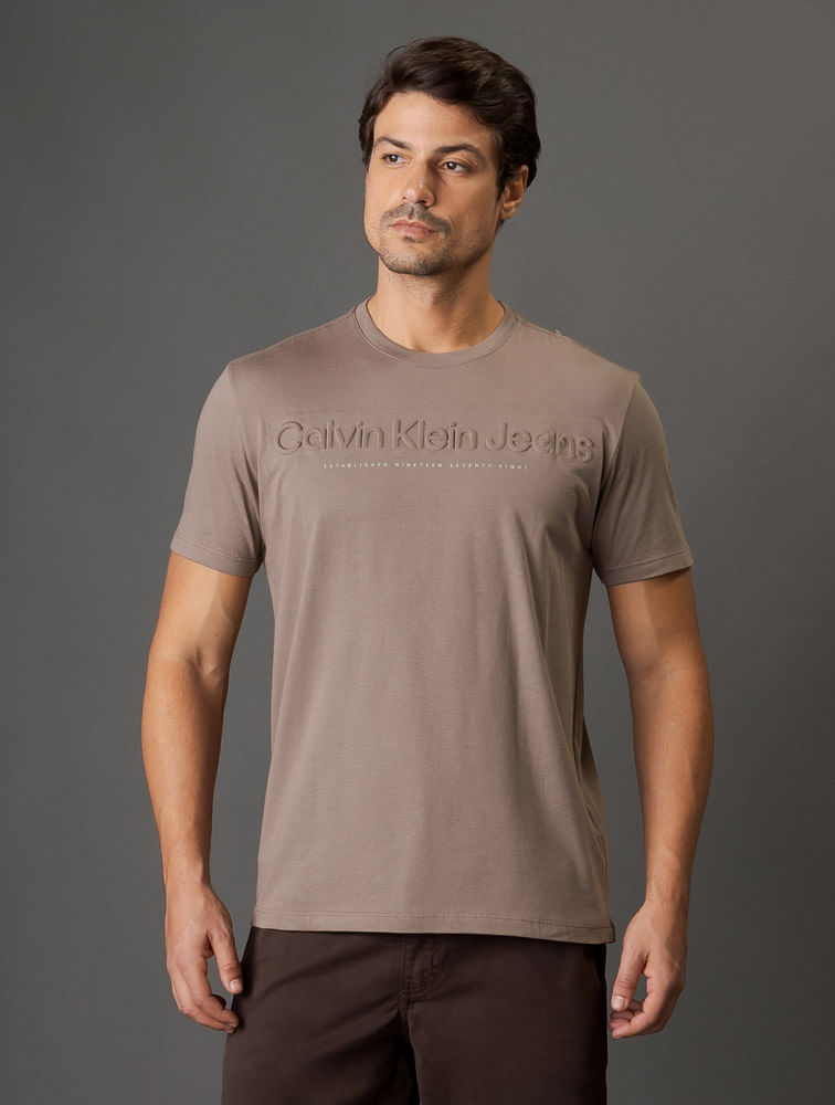 CM5OC01TC701_0716_1-CAMISETA-MC-CKJ-EMBOSSED-MINIMAL-LOGO
