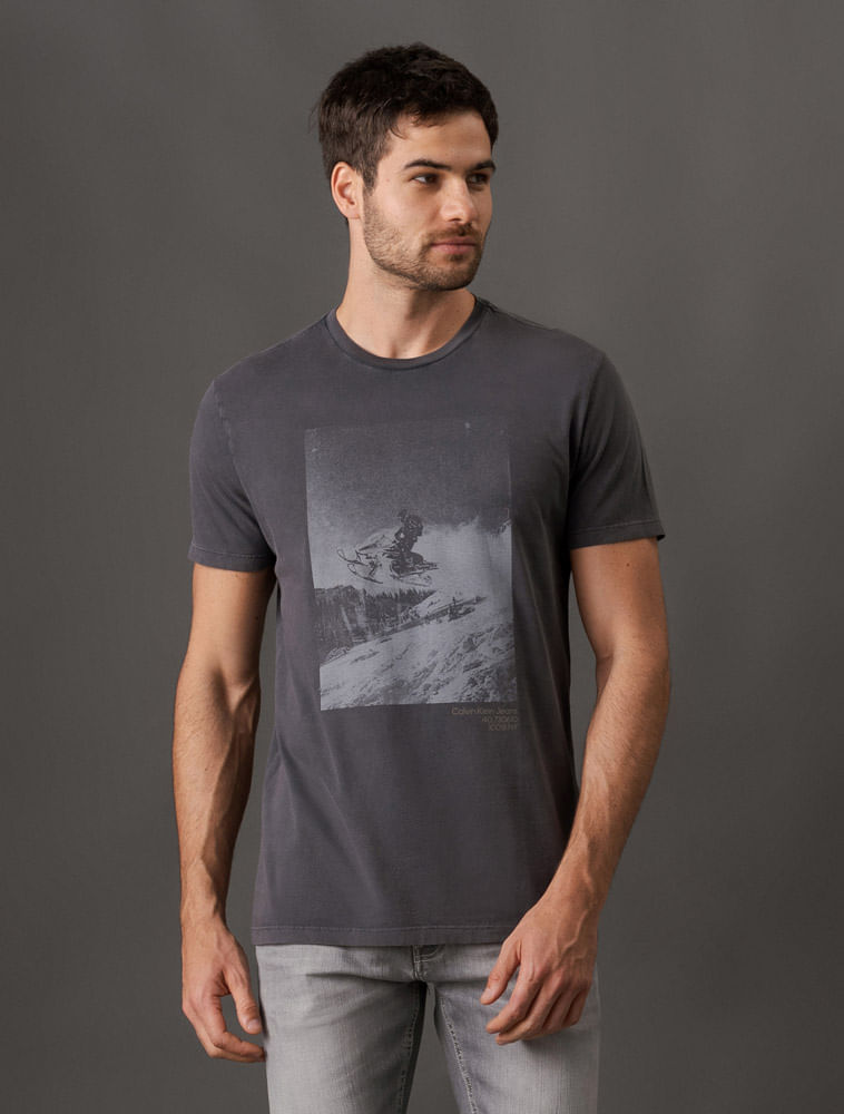 CM5OC01TC706_0984_1-CAMISETA-MC-CKJ-MASC-SNOWMOBILE