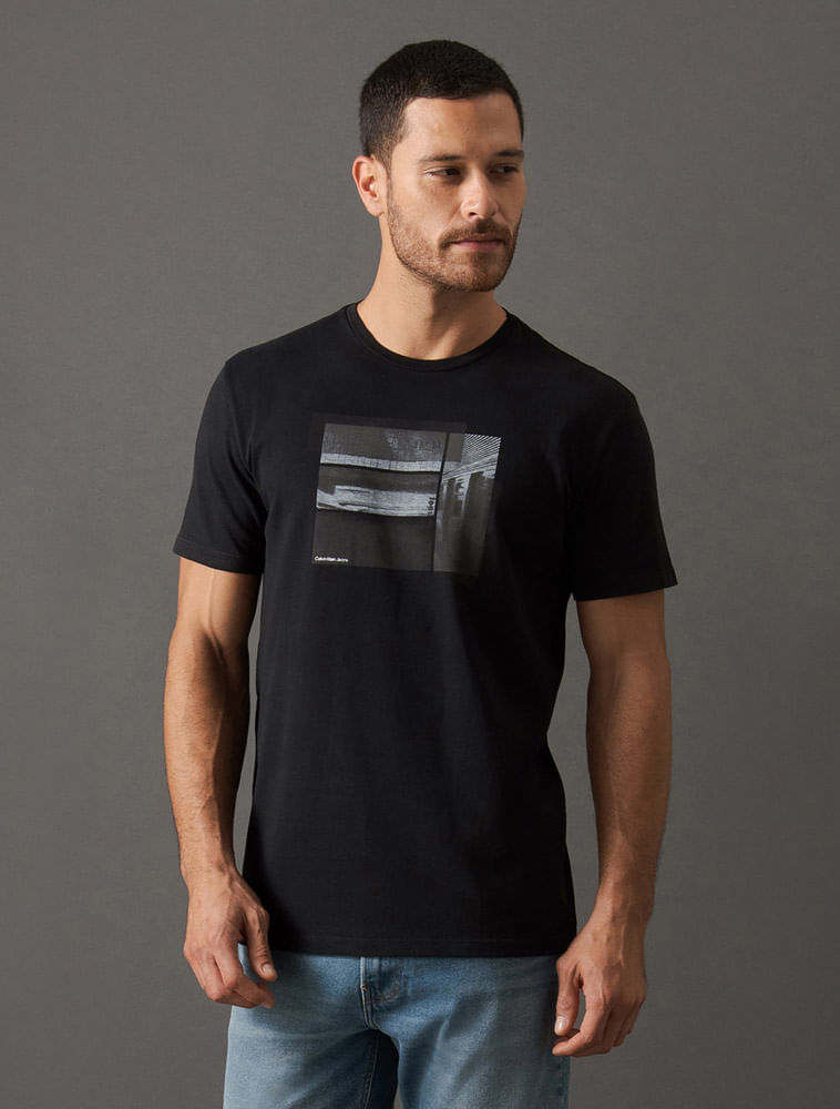 CM5OC01TC711_0987_1-CAMISETA-MC-CKJ-MASC-NEW-YORK-FRAMES