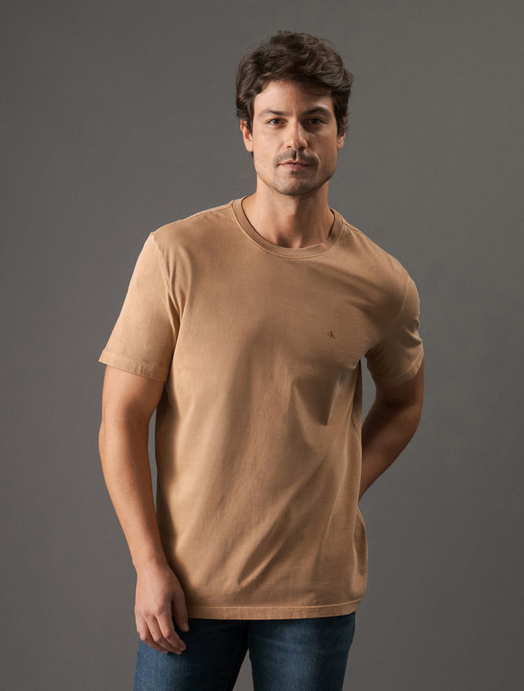 CM5OC01TC712_0749_1-CAMISETA-MC-CKJ-LOGO-MONOGRAM-PIGMENTO
