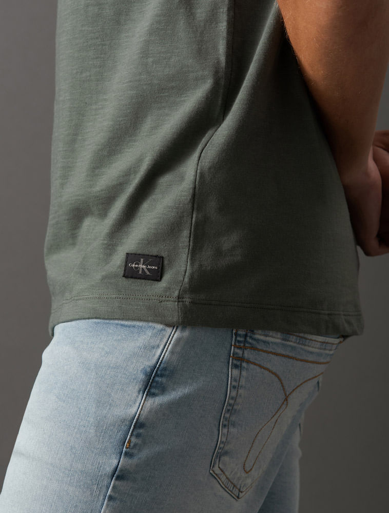 CM5OC01TC723_0615_4-CAMISETA-MC-CKJ-MASC-FLAME-COM-ETIQUETA