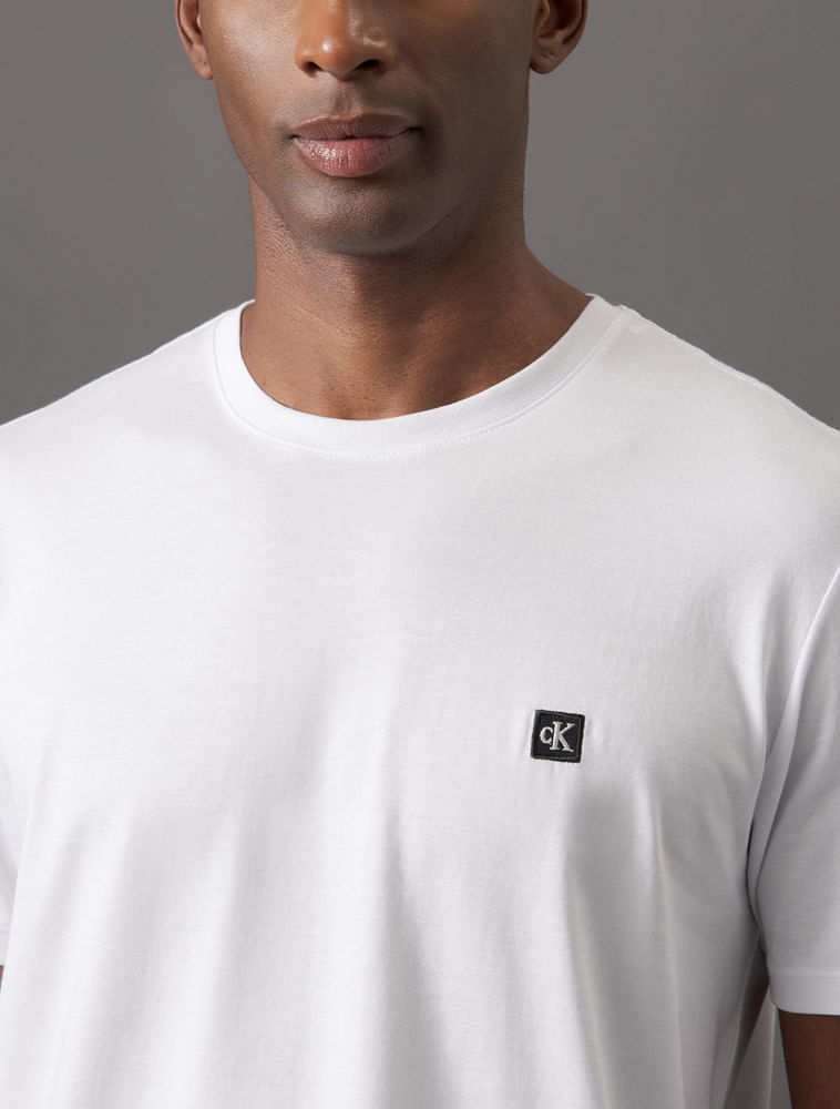 CM5OC01TC731_0900_4-CAMISETA-MC-CKJ-MASC-PATCH