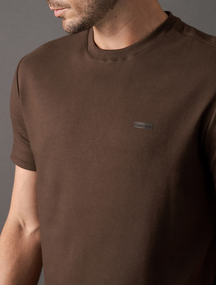 CM5OW01TC777_0778_4-CAMISETA-MC-CK-MASC-LOGO-SUEDINE
