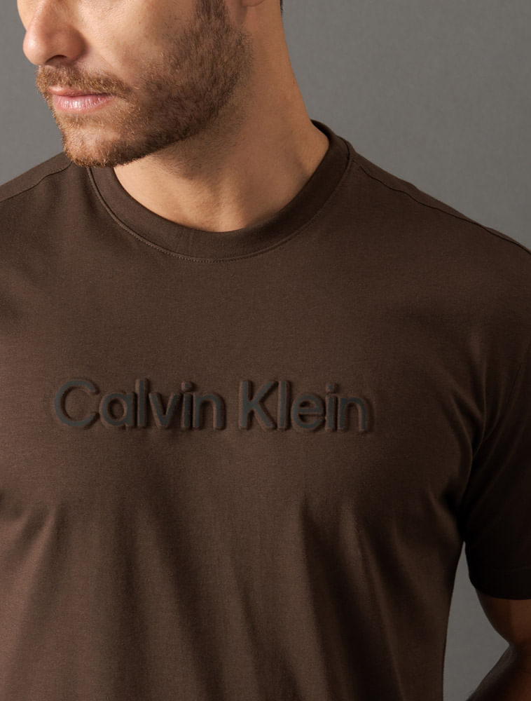 CM5OW01TC779_0778_4-CAMISETA-MC-CK-MASC-EMBOSSED-COLOR