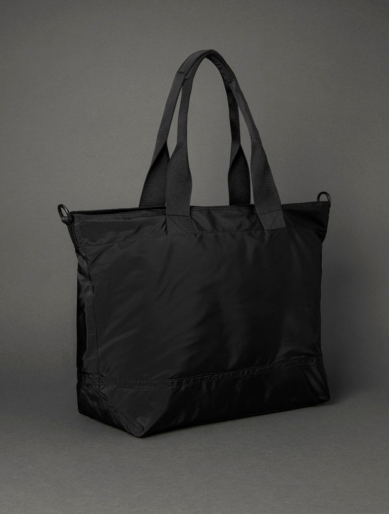 K50K512603_0987_2-BOLSA-CKJ-DUFFLE-2-EM-1