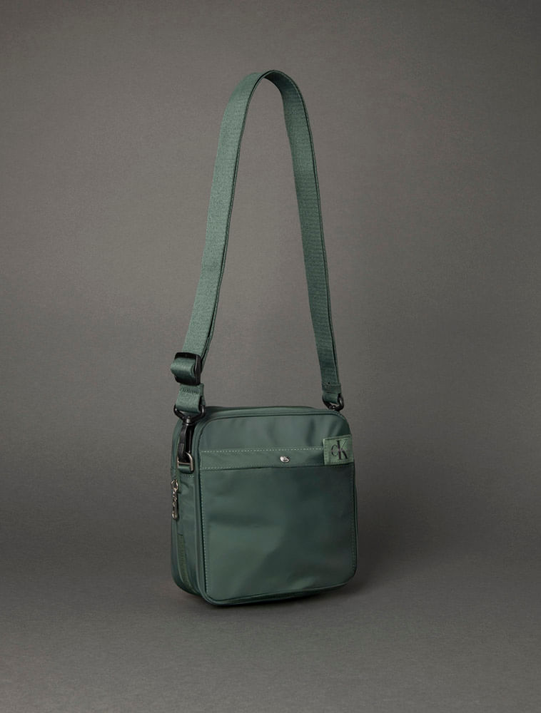 K50K512603_0684_3-BOLSA-CKJ-DUFFLE-2-EM-1