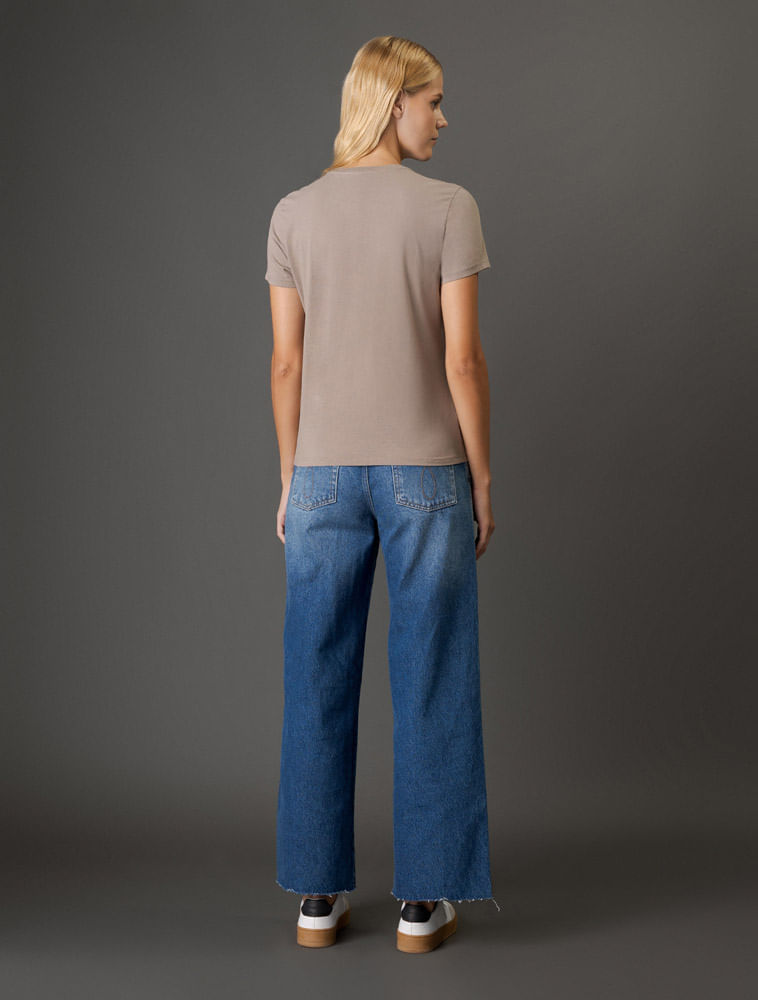 CKJF127H_0716_2-CAMISETA-CKJ-FEM-REISSUE-CENTRALIZADO