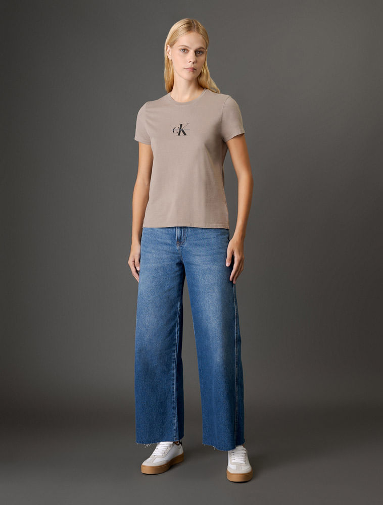 CKJF127H_0716_3-CAMISETA-CKJ-FEM-REISSUE-CENTRALIZADO
