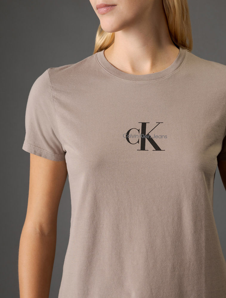 CKJF127H_0716_4-CAMISETA-CKJ-FEM-REISSUE-CENTRALIZADO