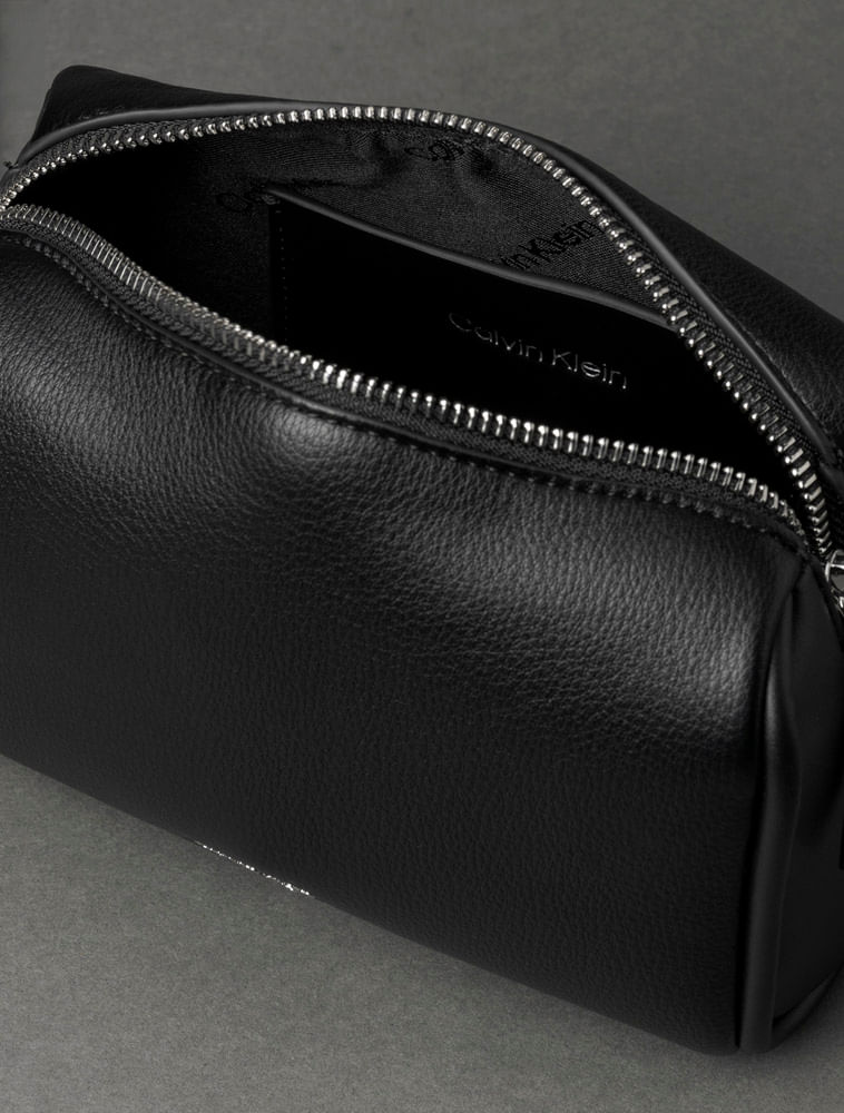 K60K612519_0987_3-BOLSA-CK-REFINE-CAMERA-BAG