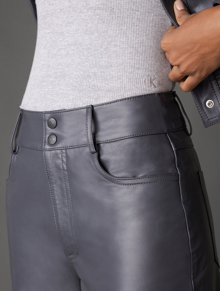 CF5OF10CL035_0984_4-CALCA-FIVE-POCKETS-DE-COURO