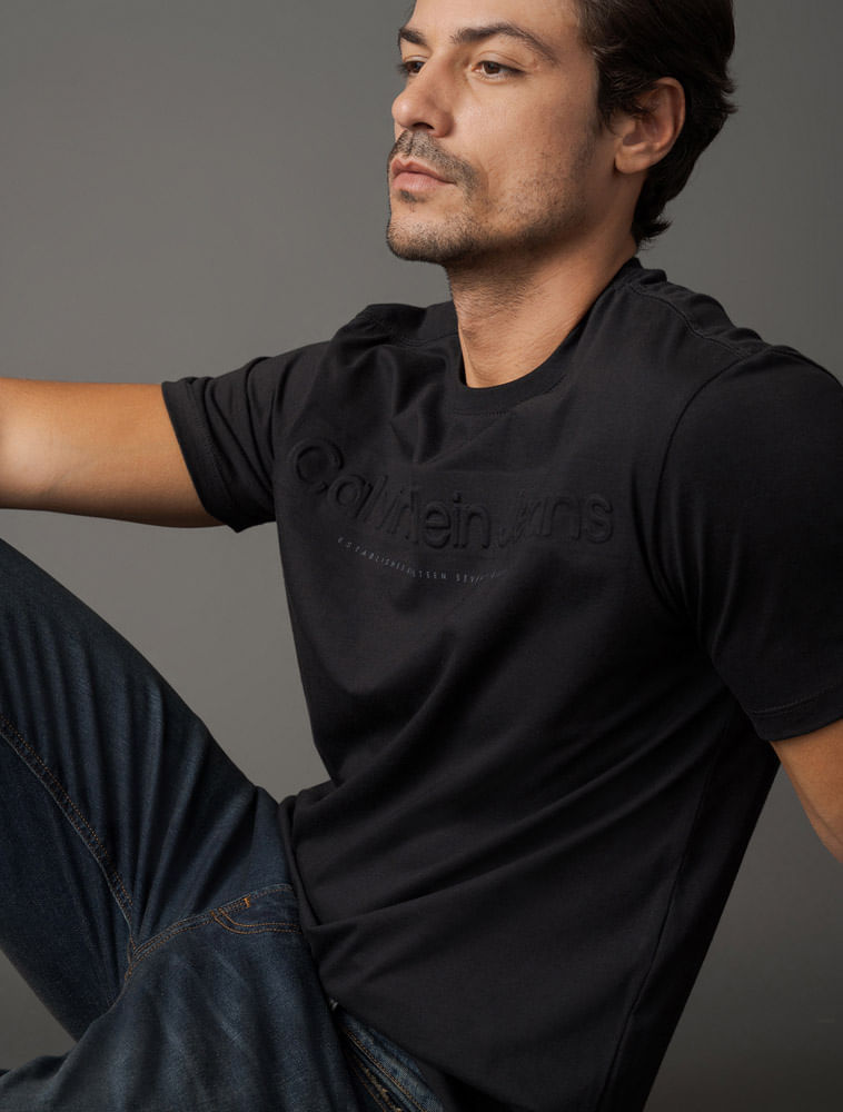 CM5OC01TC701_0987_5-CAMISETA-MC-CKJ-EMBOSSED-MINIMAL-LOGO