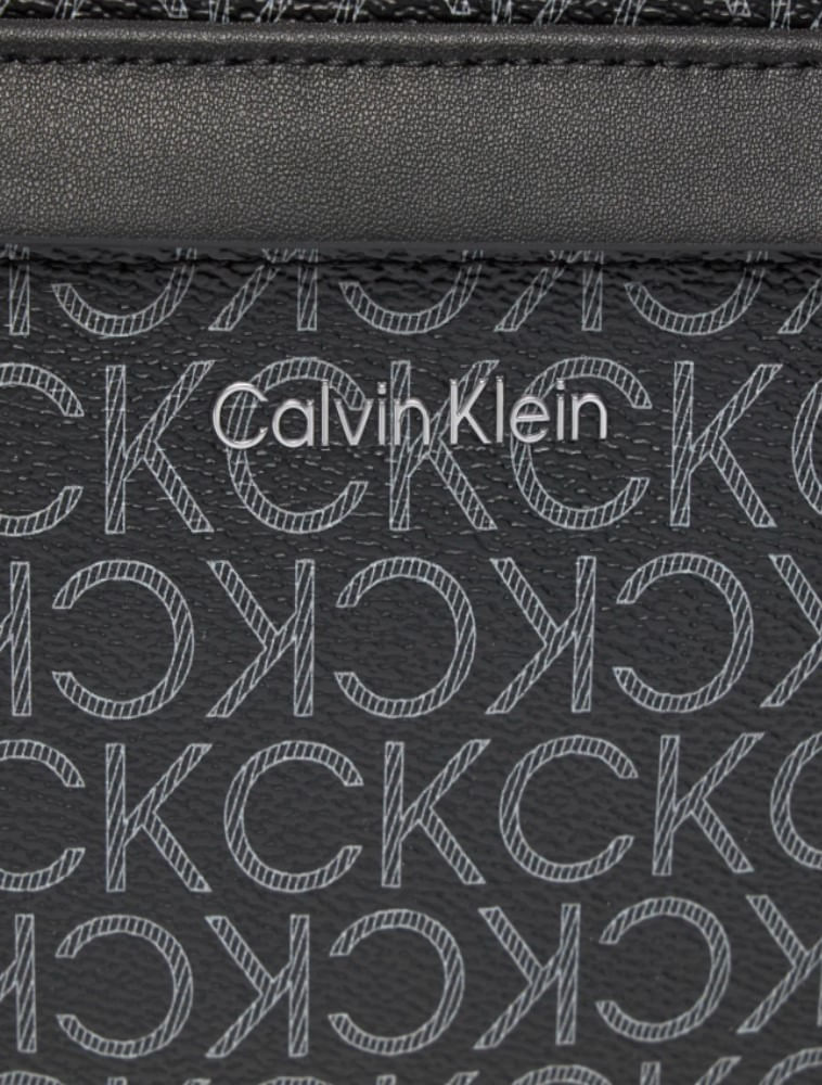 K50K511599_0987_4-POCHETE-MASC-CK-MONOGRAMA