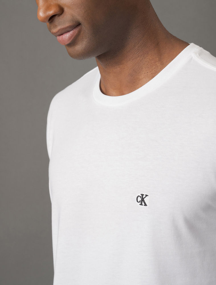 CKJM122_0900_4-CAMISETA-MC-CKJ-MASC-CK-BORDADO