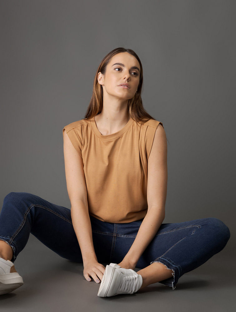 CF5OC01BS376_0749_5-CAMISETA-CKJ-FEM-PREGAS-NO-OMBRO
