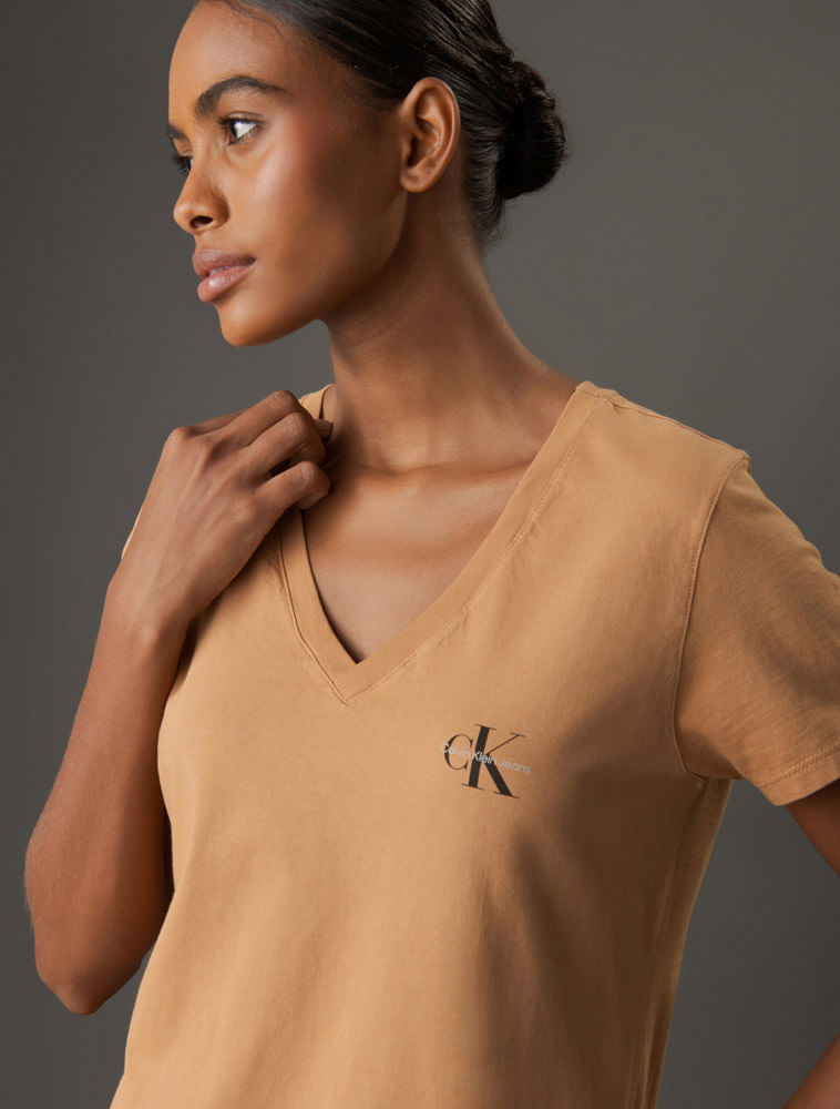 CKJF123H_0749_4-CAMISETA-CKJ-FEM-DECOTE-V-REISSUE