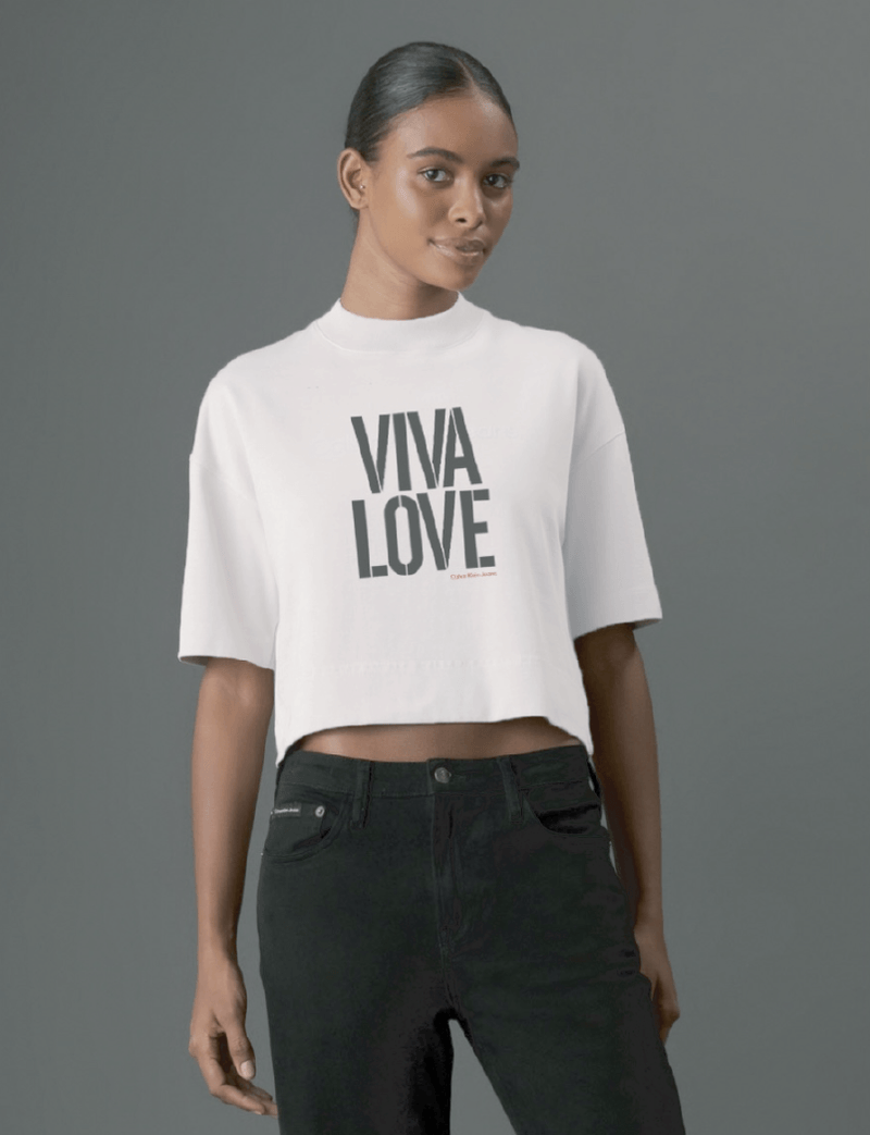 CF5OP01BC297_0900_1-CAMISETA-CKJ-FEM-PRIDE-VIVA-LOVE